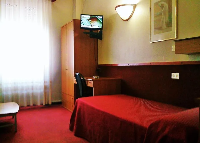 Otel Rosy 2*